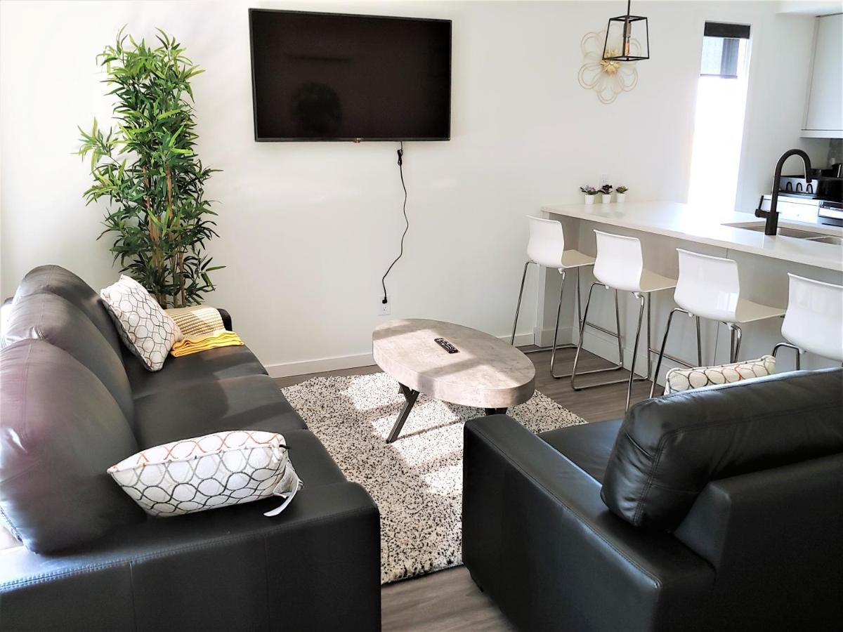 Serene 2 Bedroom Condo With Balcony And Lakeview 위니펙 외부 사진