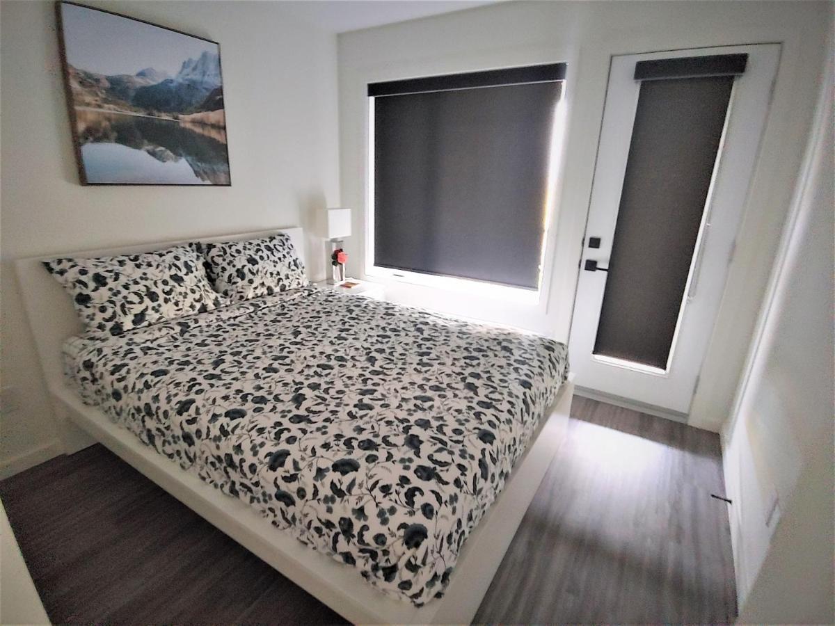 Serene 2 Bedroom Condo With Balcony And Lakeview 위니펙 외부 사진