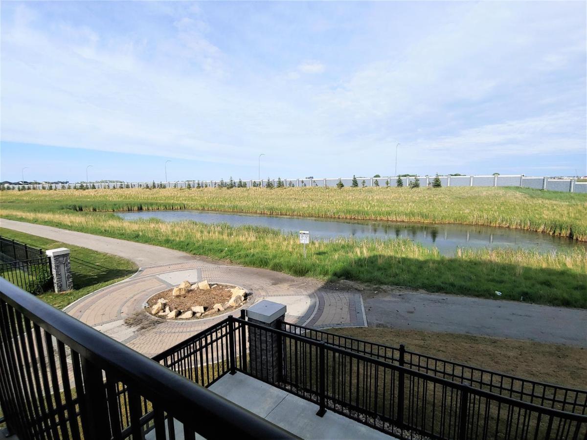 Serene 2 Bedroom Condo With Balcony And Lakeview 위니펙 외부 사진