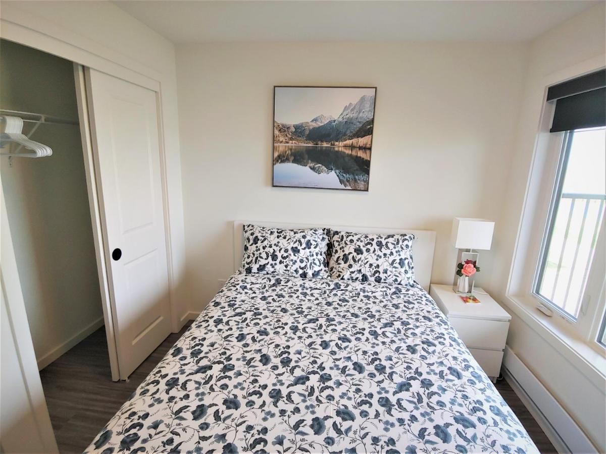 Serene 2 Bedroom Condo With Balcony And Lakeview 위니펙 외부 사진