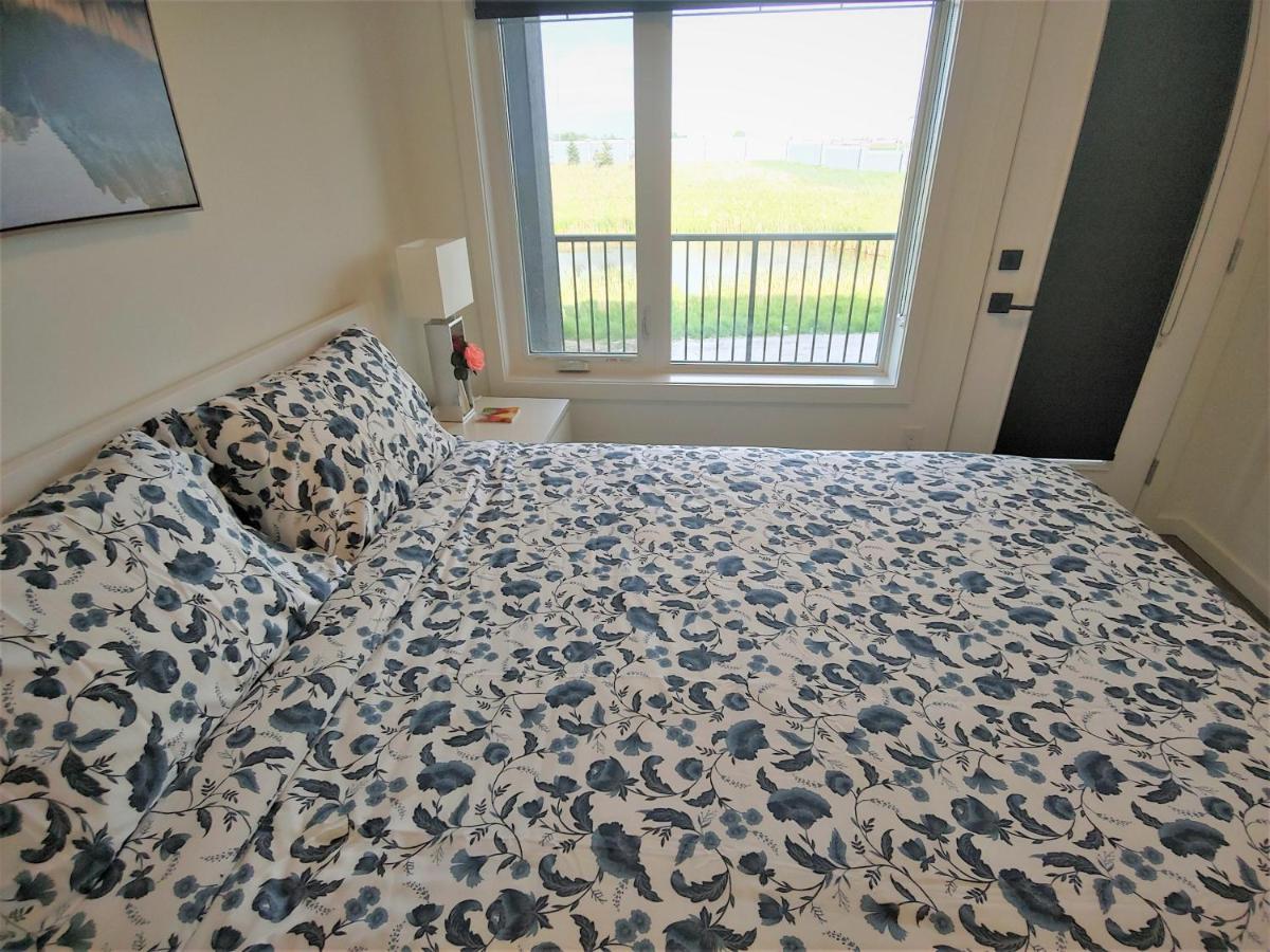 Serene 2 Bedroom Condo With Balcony And Lakeview 위니펙 외부 사진